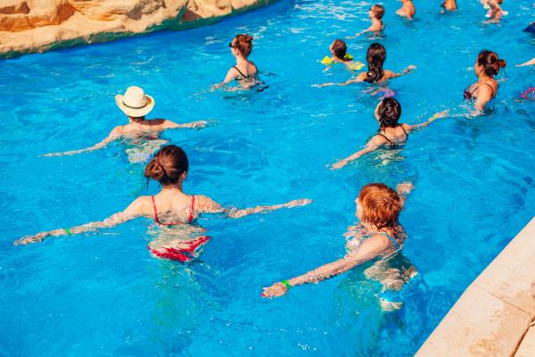 7 ejercicios en la piscina para adelgazar - Los mejores ejercicios en el agua para adelgazar 