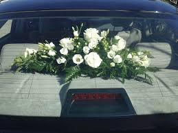 Cómo decorar el coche de bodas - Decorar el coche de bodas: Centro de flores en el interior