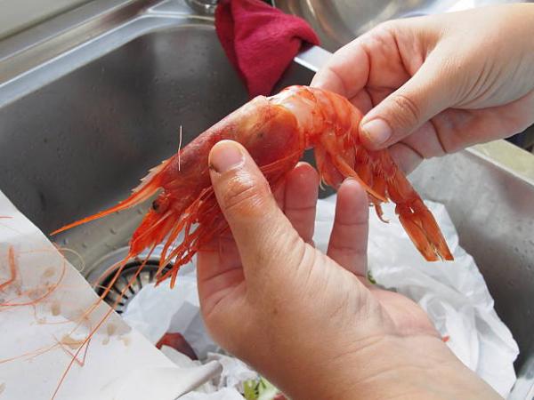 Cómo hacer gambones al horno con vino blanco - Paso 11