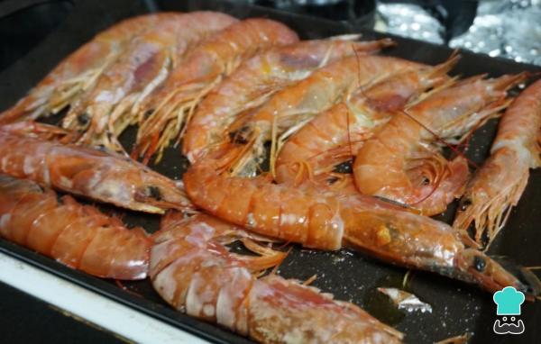 Cómo hacer gambones al horno con vino blanco - Paso 6