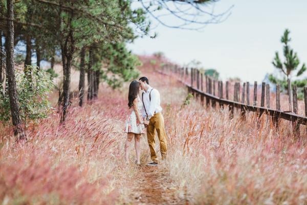 Preguntas picantes para parejas casadas que quieren salir de la rutina - Preguntas divertidas para reír juntos