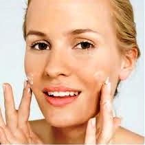 Cómo aplicar la prebase de maquillaje - Paso 3