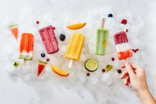 Cómo hacer paletas de hielo - Receta de helado casero con zumo de fruta