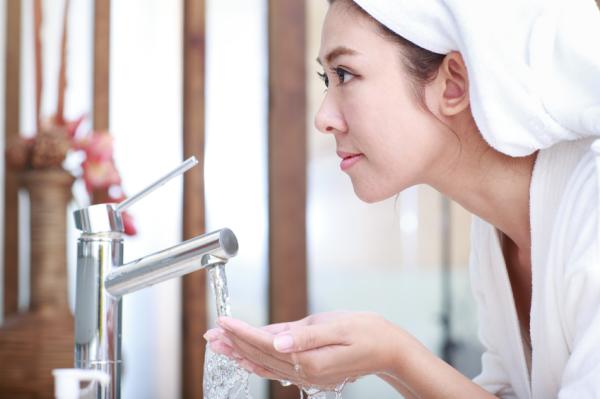 Cómo quitar las espinillas internas de la cara - Limpieza facial