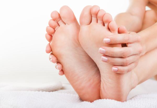Trucos de belleza con aspirina - Elimina las durezas de los pies con aspirinas