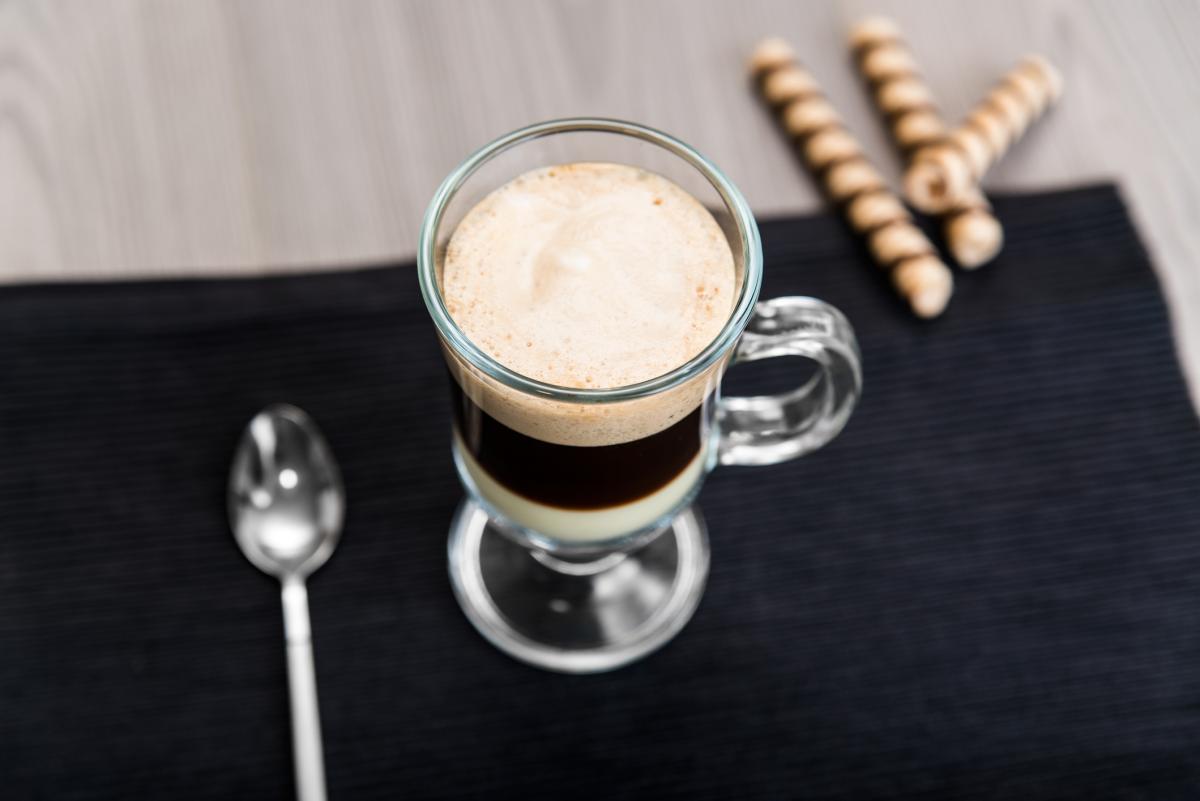 Cómo hacer un café bombón