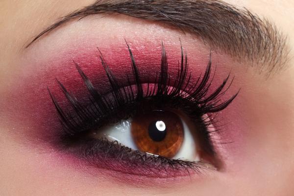 Maquillaje de Navidad fácil: las mejores ideas - Sombra rojiza elegante