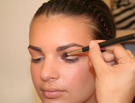 Cómo aplicar la sombra de ojos correctamente - Paso 3