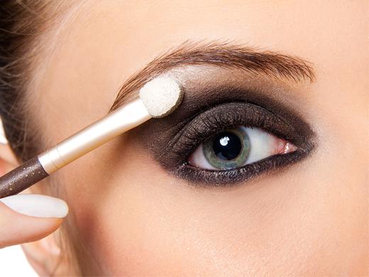 Cómo aplicar la sombra de ojos correctamente - Paso 5