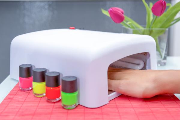 Cómo pintar las uñas sin manchar la piel - Paso 5