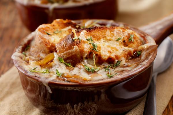 Sopa de cebolla francesa, una receta fácil y rápida para invierno - Paso 9