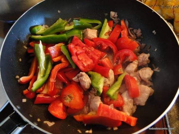 Cómo hacer pollo salteado con fideos al wok - Paso 5