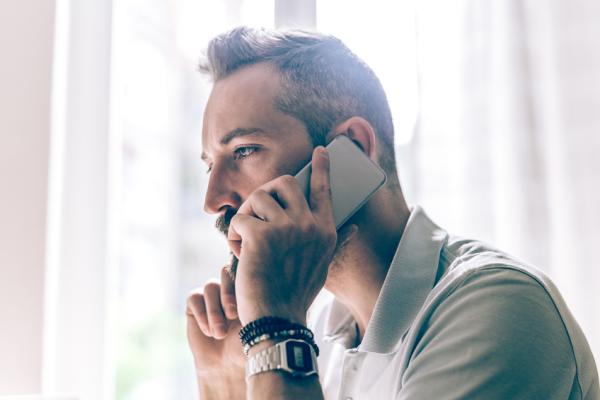 Cómo ser más atractivo para mi ex - Vuelve a establecer el contacto con esa persona