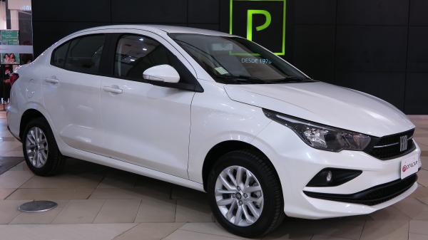 Los mejores coches pequeños automáticos: descubre cuál elegir - Fiat Cronos GSE CVT