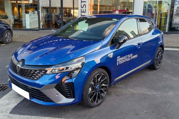 Los mejores coches pequeños automáticos: descubre cuál elegir - Renault Clio E‑Tech Full Hybrid