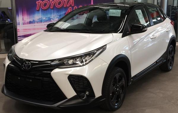 Los mejores coches pequeños automáticos: descubre cuál elegir - Toyota Yaris Hatchback XS 