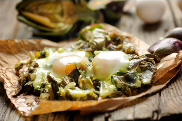 Alcachofas con jamón y huevo: receta ideal para esta temporada