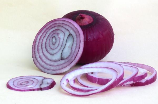 Por qué mi flujo huele a cebolla - Algunos alimentos pueden hacer que tu flujo huela a cebolla