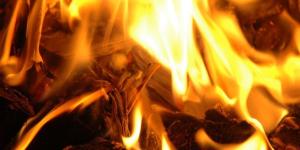 Cómo hacer un buen fuego en una chimenea