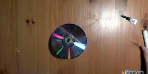 Cómo hacer un trompo con un CD