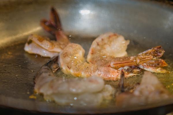 Cómo hacer gambas rebozadas: receta para que queden crujientes - Paso 6