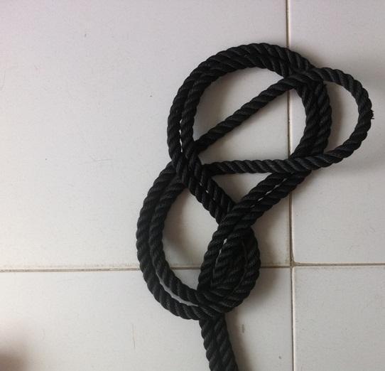 Cómo hacer el nudo marinero de ocho - Paso 3