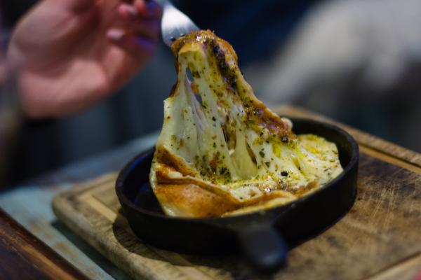 Ideas de aperitivos para Nochevieja - Provolone al horno