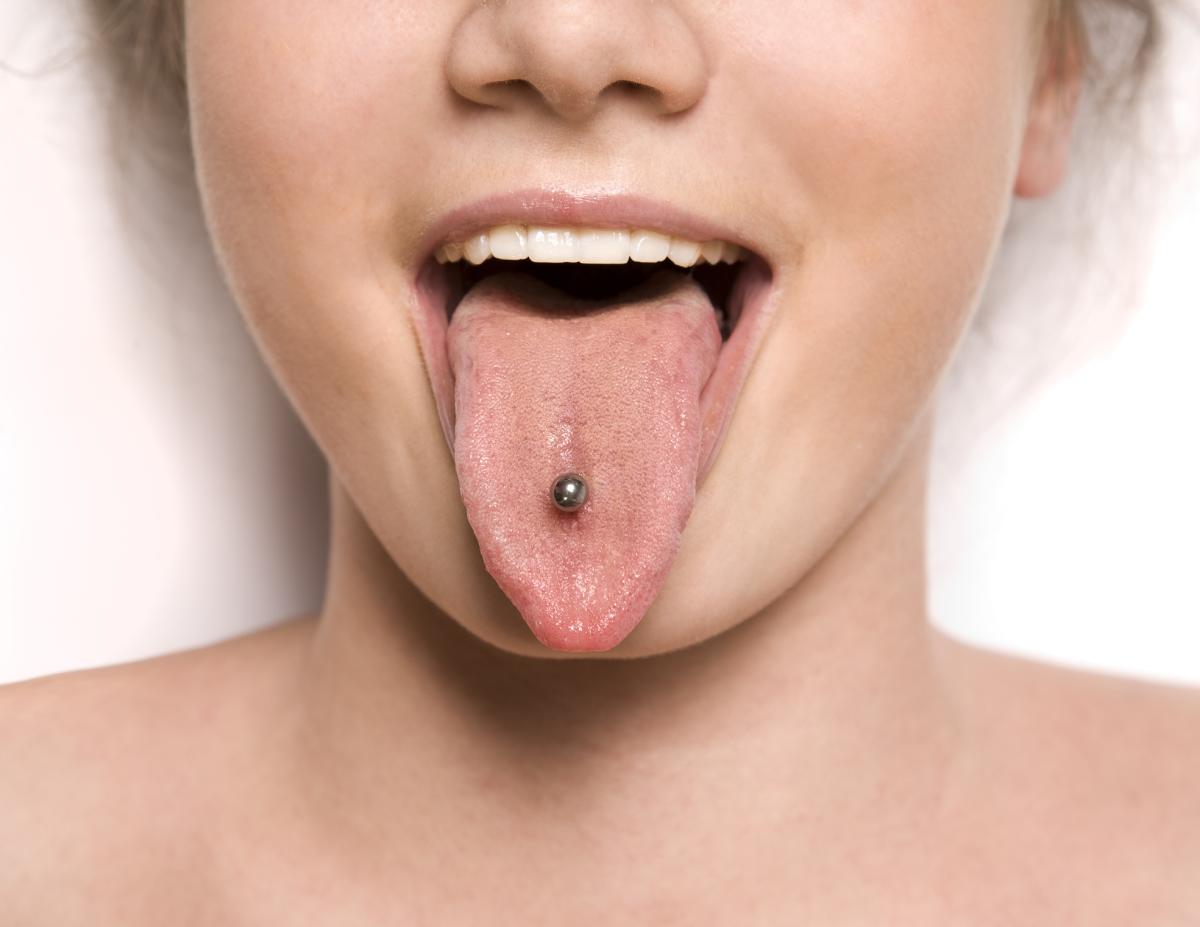 Tipos de piercing en la lengua