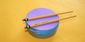 Cómo hacer un tambor con un globo