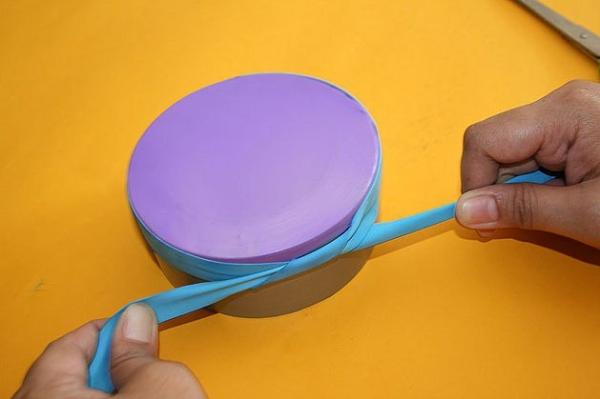 Cómo hacer un tambor con un globo - Paso 5