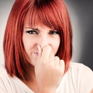 Por qué huele mal mi flujo