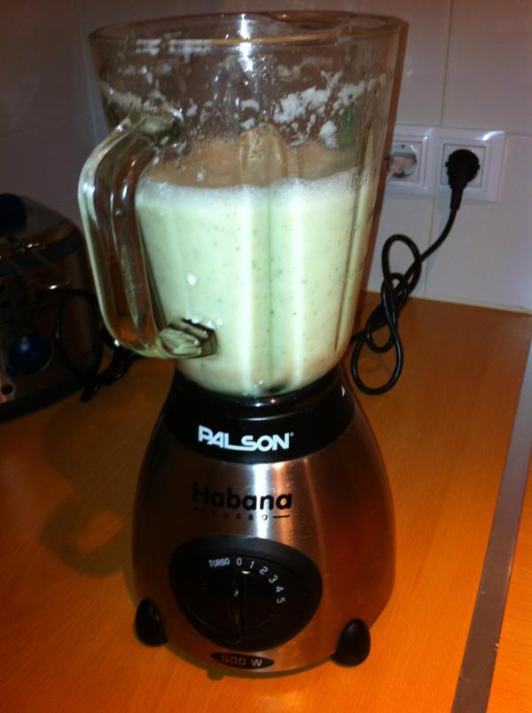 Cómo hacer sopa de melón con langostinos - Paso 3