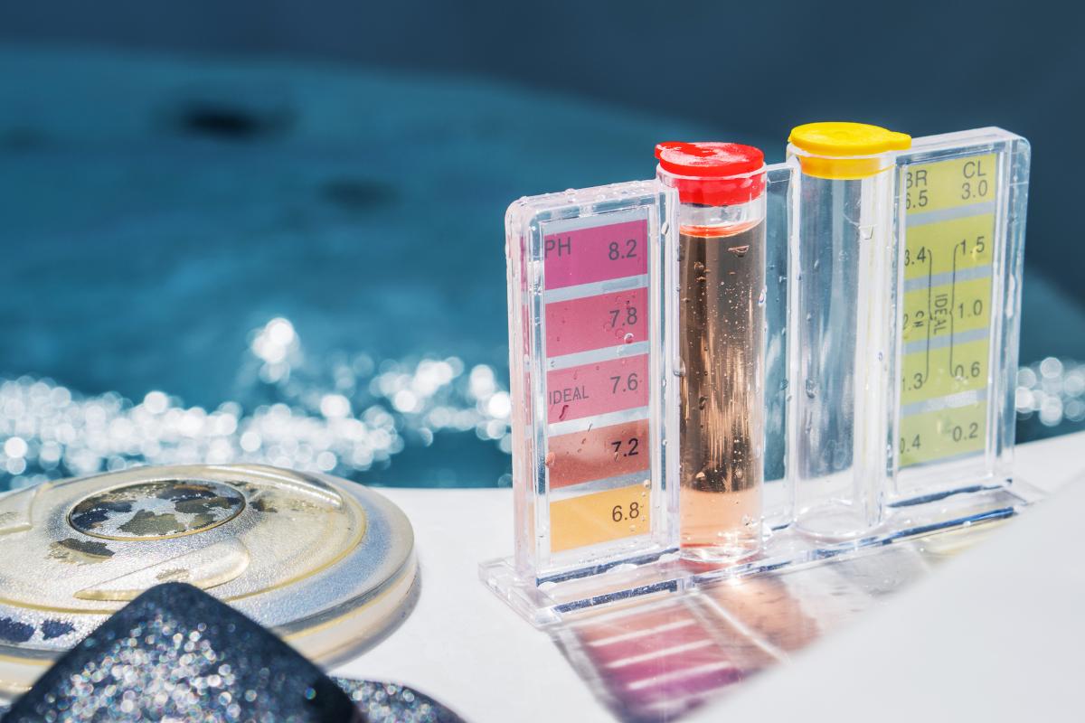 Cómo bajar el pH de la piscina: consejos para mantenerlo equilibrado
