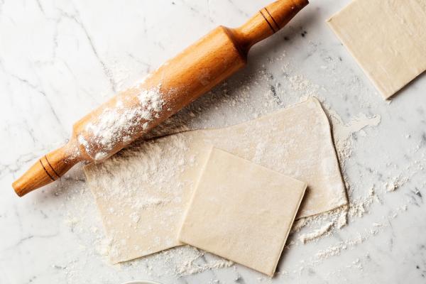 Cómo hacer coca de llardons o chicharrones - Paso 3
