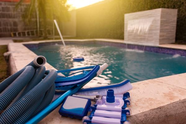 Cómo bajar el pH de la piscina: consejos para mantenerlo equilibrado - Mantenimiento regular