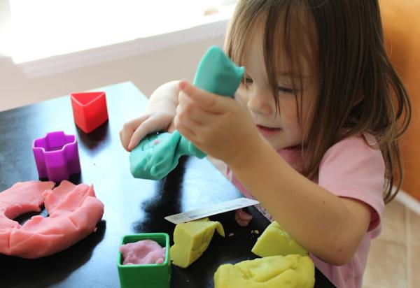 Cómo limpiar la plastilina sucia