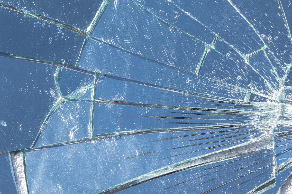 Qué hacer cuando se rompe un espejo