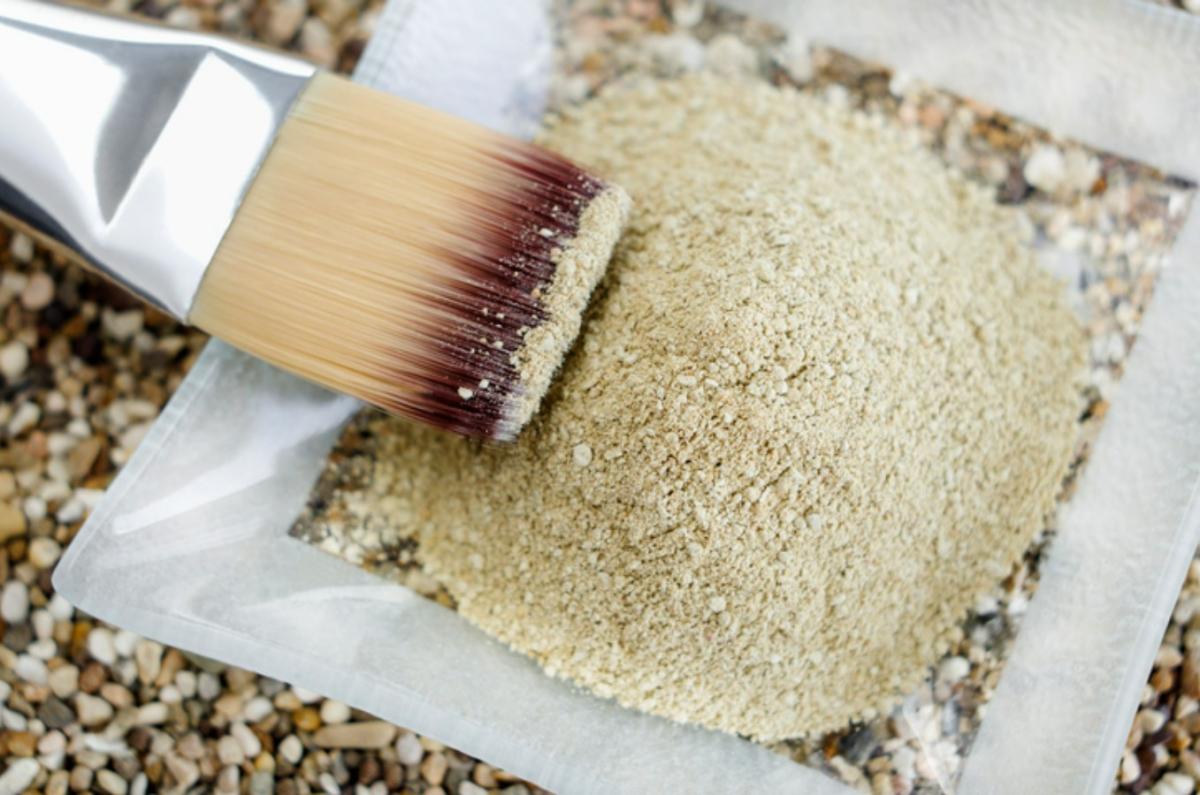 Mascarilla de arcilla blanca para el pelo