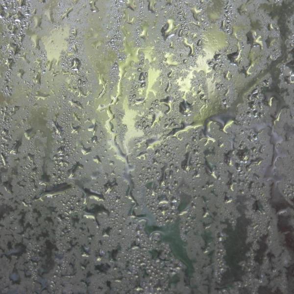 Cómo evitar que se empañe el espejo de tu baño