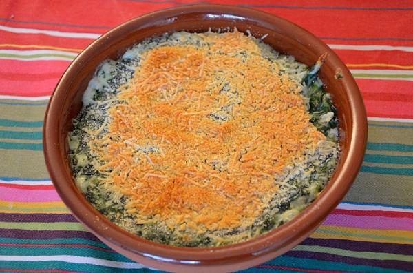 Cómo hacer crema de espinacas con piñones y pasas