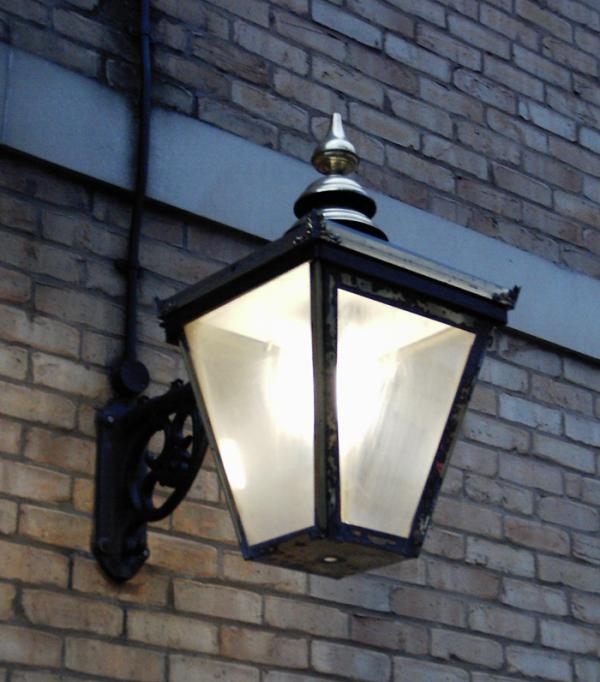 Cómo decorar un patio interior - La iluminación