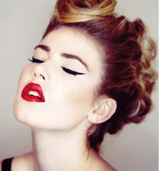 Cómo maquillarse estilo pin up - Paso 6