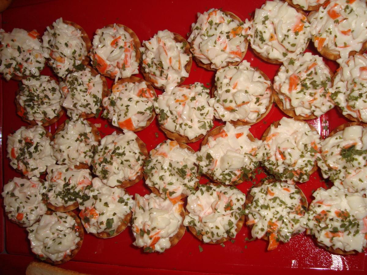 Tartaletas de palitos de cangrejo con mayonesa
