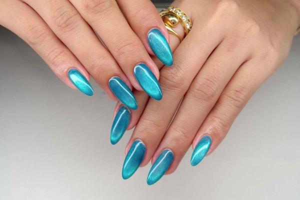 Diseños de uñas turquesa para lucir espectacular - Uñas color turquesa con efecto sirena