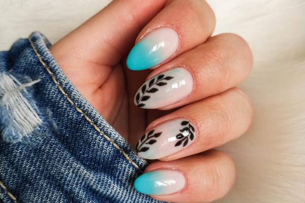 Diseños de uñas turquesa para lucir espectacular - Uñas turquesa y blanco estilo francés moderno