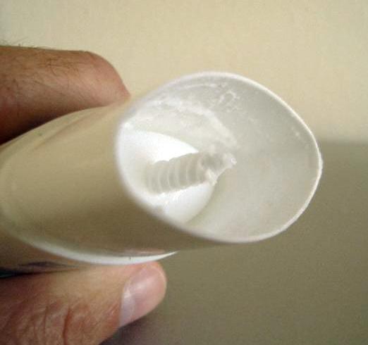 Cómo hacer una funda para iPhone con un desodorante - Paso 2