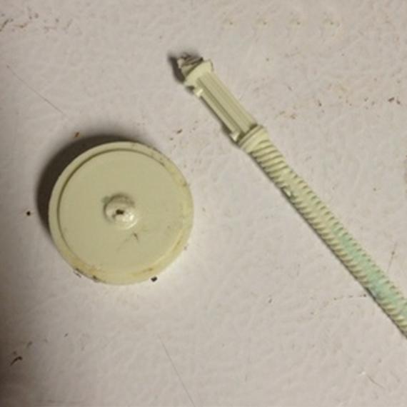 Cómo hacer una funda para iPhone con un desodorante - Paso 3