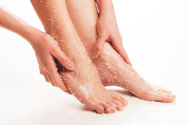 Cómo quitar la piel muerta de los pies - Exfoliante de sal, azúcar y leche