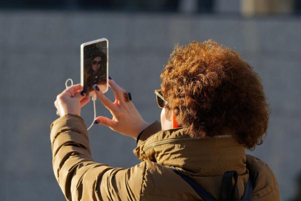 Retos para parejas por videollamada: ideas divertidas, románticas y atrevidas - Retos divertidos para parejas a distancia
