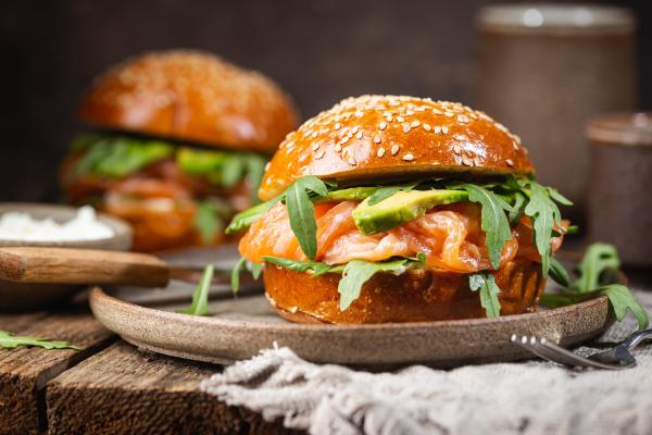 Los mejores aperitivos con salmón ahumado - Brioche de salmón ahumado con mostaza verde